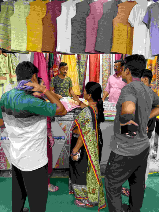 चिलचिलाती गर्मी में खादी के कपड़ों की भारी मांग